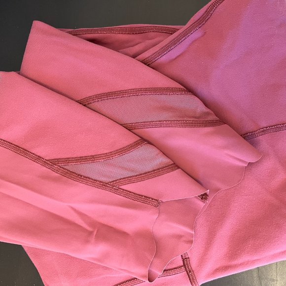 Lululemon Scalloped Hem - Picture 2 of 2